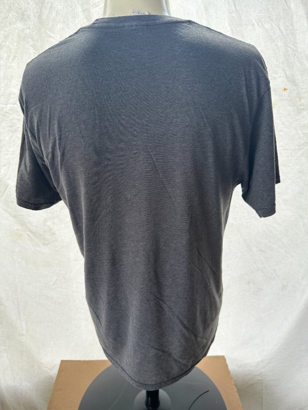 Girl Roller Skating Men's Dark Gray T Shirt Size Medium Port & Company Cotton - Picture 3 of 3